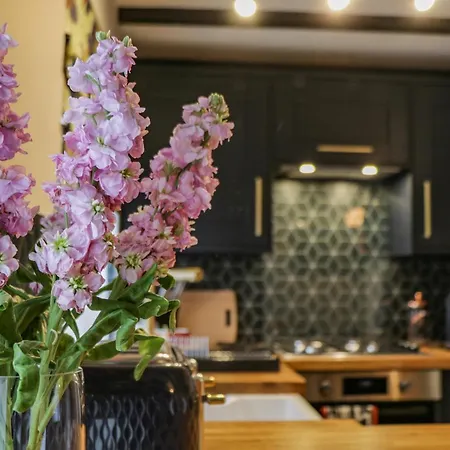 April 度假居 惠特比