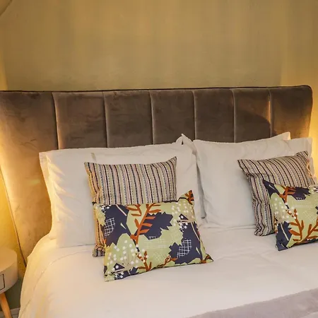 April 度假居 惠特比