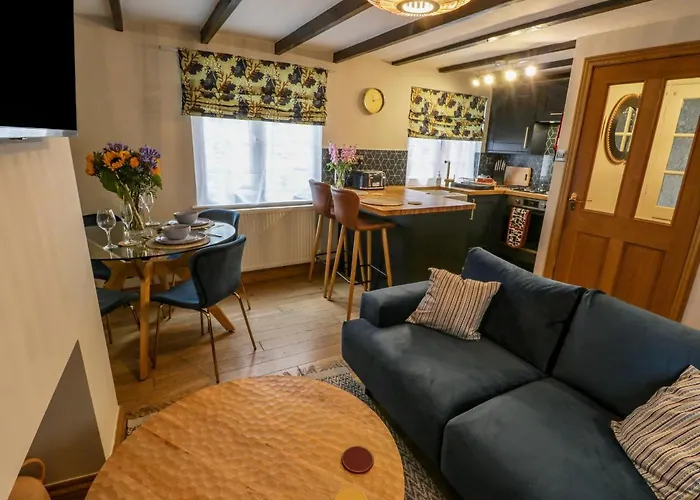 April بيت للعطل *