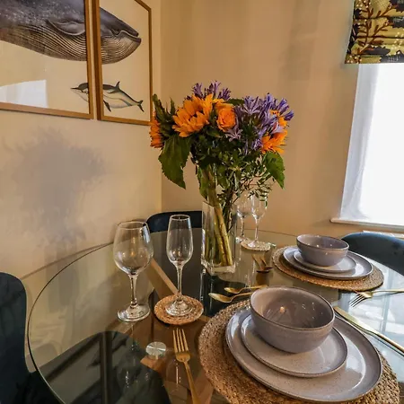 April Γουίτμπι